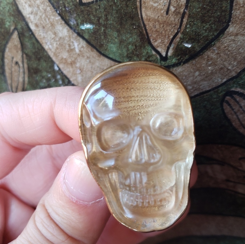 KESHA QUARTZ SKULL RING